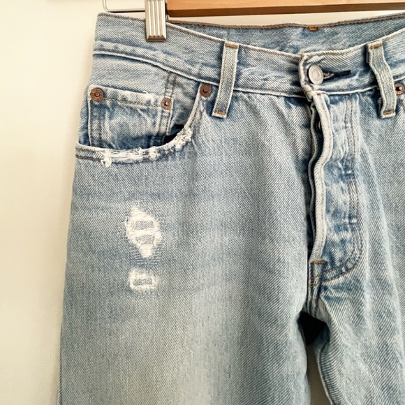 Classic Levi’s 501 Denim Jeans Distressed Size 25x32 - Picture 3 of 11